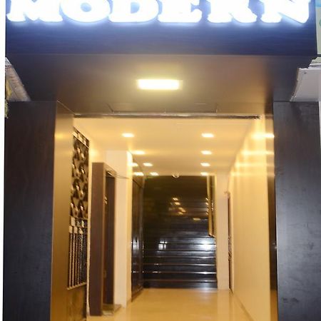 Hotel Modern Мумбаи Экстерьер фото