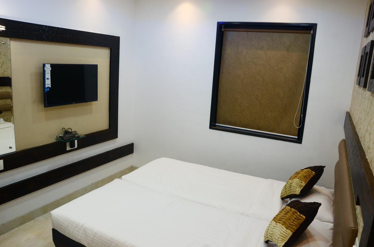 Hotel Modern Мумбаи Экстерьер фото