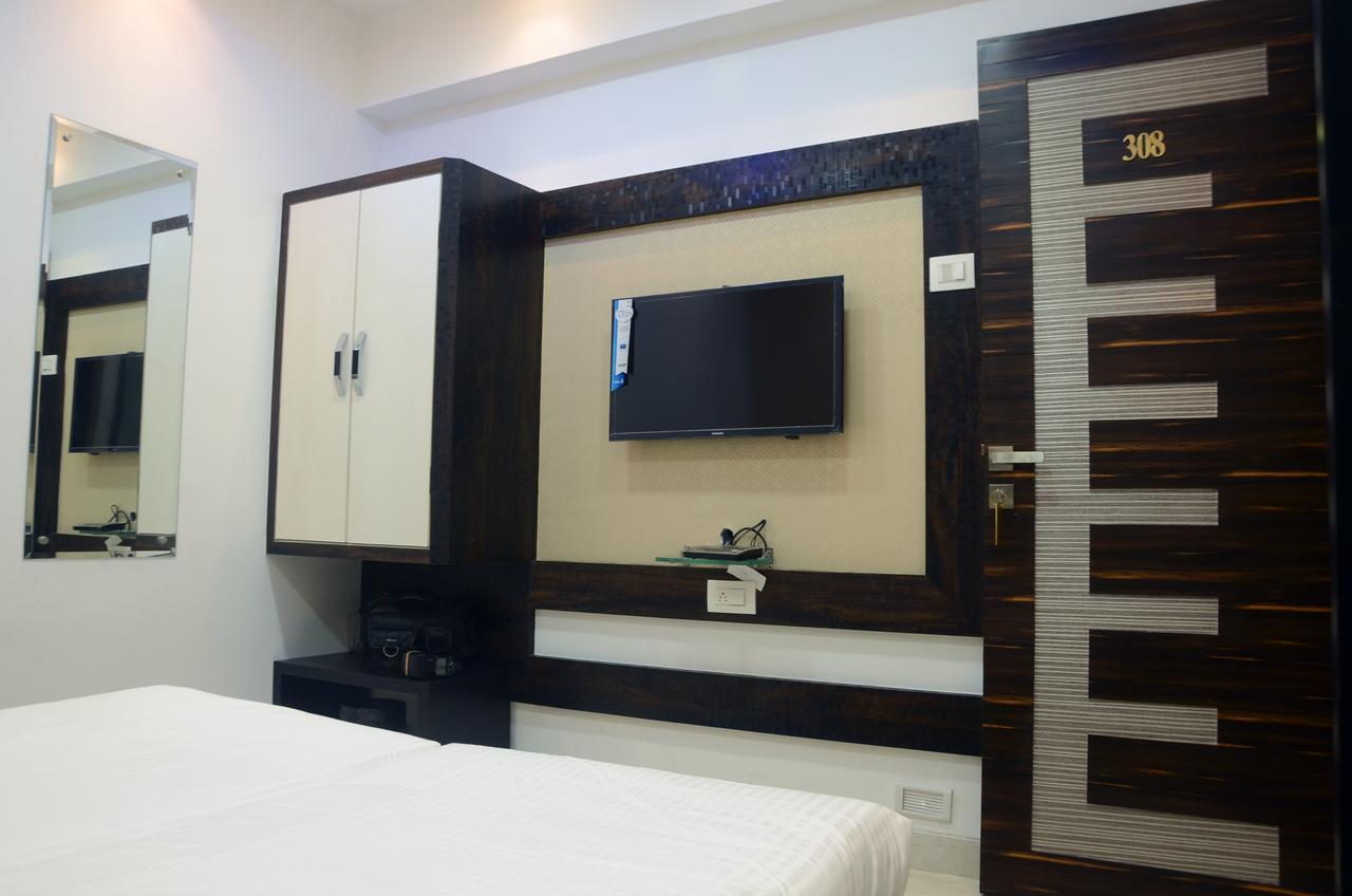 Hotel Modern Мумбаи Экстерьер фото