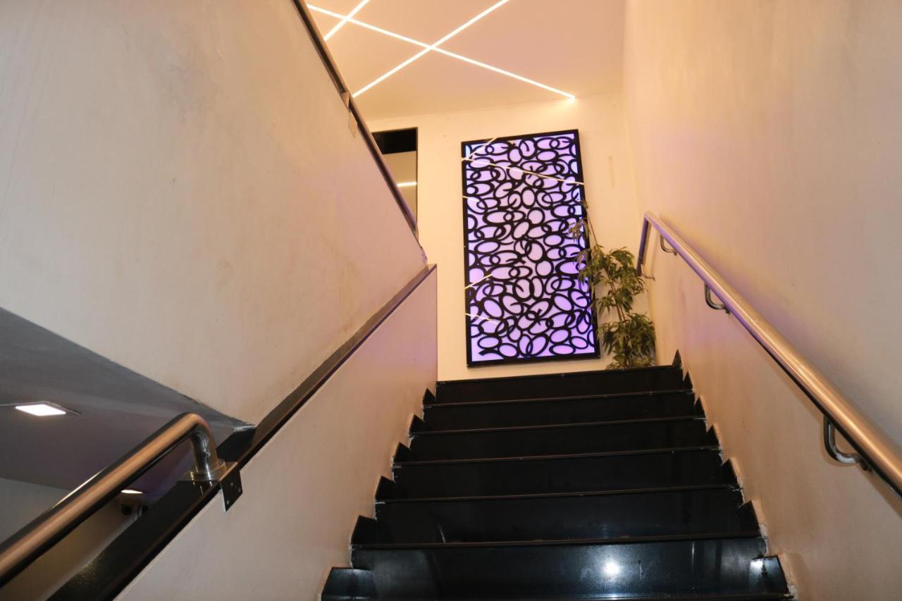 Hotel Modern Мумбаи Экстерьер фото
