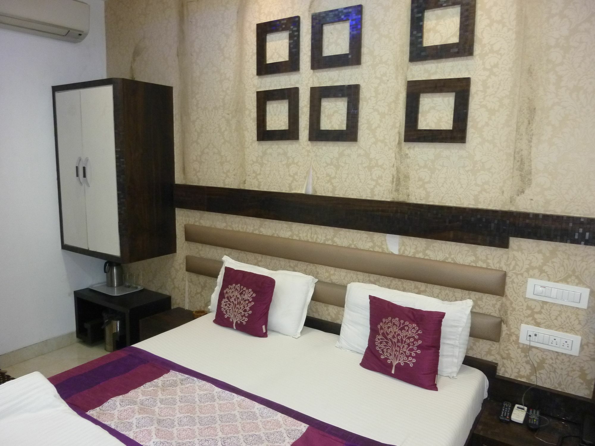 Hotel Modern Мумбаи Экстерьер фото