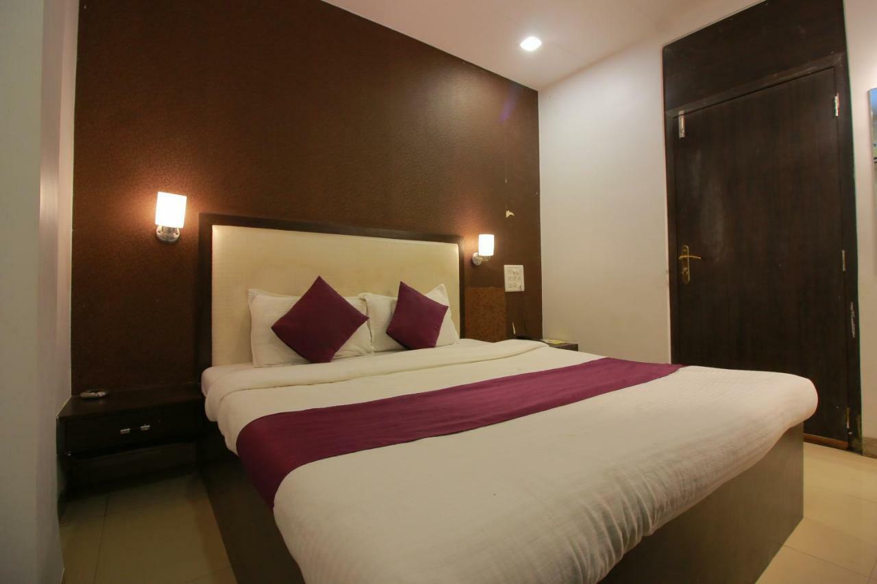 Hotel Modern Мумбаи Экстерьер фото