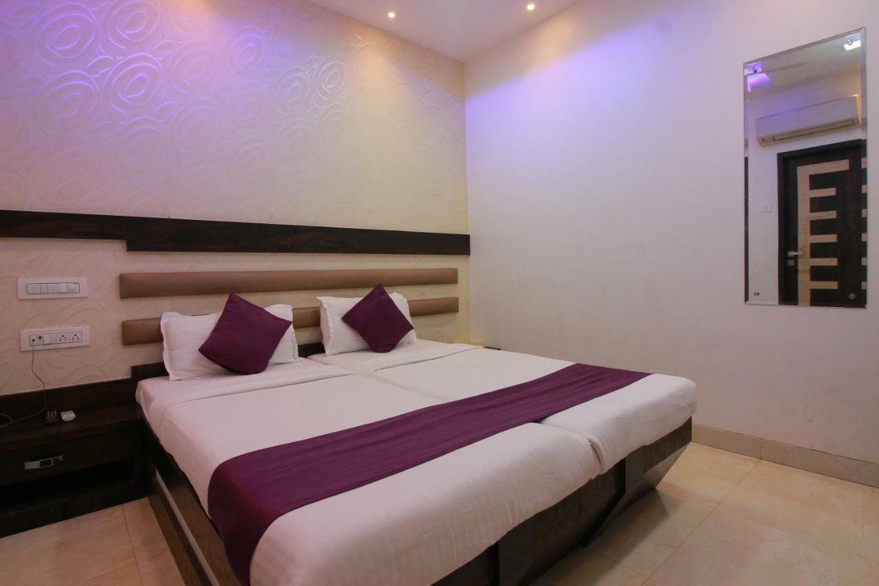 Hotel Modern Мумбаи Экстерьер фото
