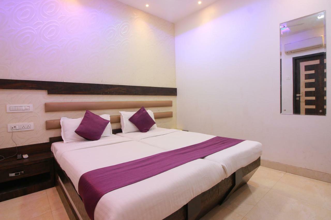 Hotel Modern Мумбаи Экстерьер фото