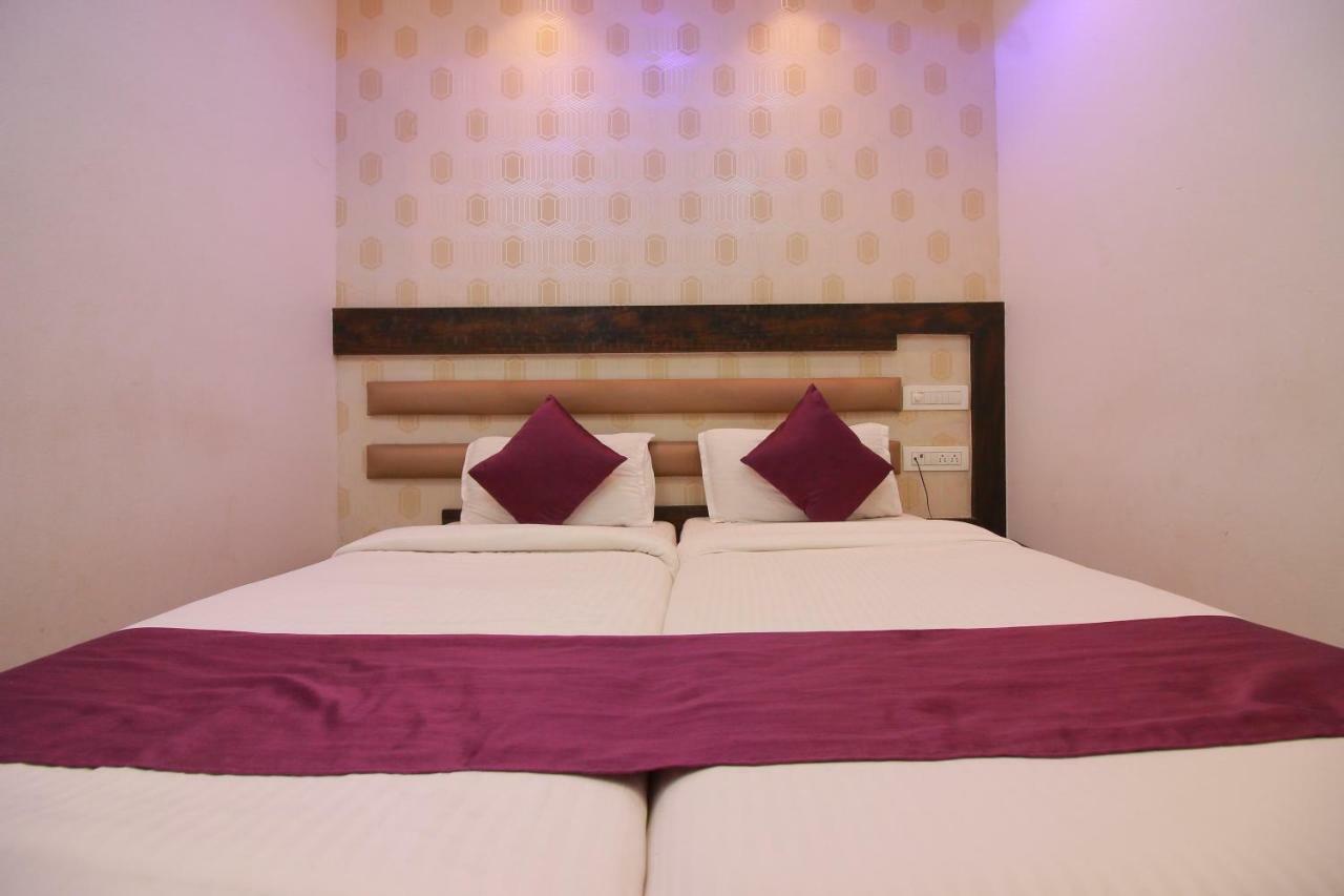 Hotel Modern Мумбаи Экстерьер фото